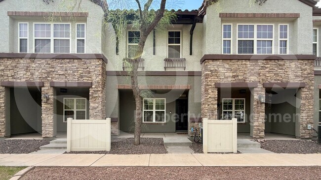 Photo - 2222 E Huntington Dr
