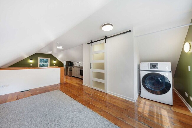Photo - 507 W Wesley St Unit 2