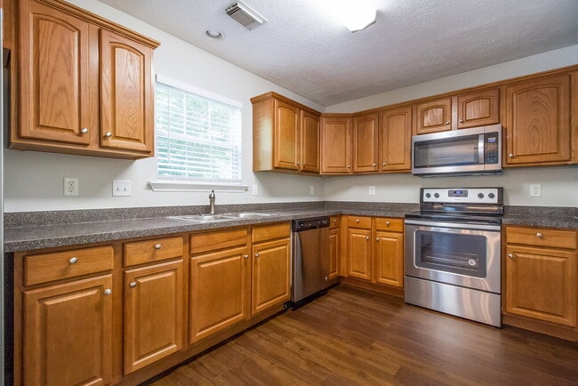 Photo - 365 Clearlake Dr