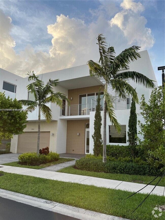 Building Photo - 10061 NW 75th St Rental
