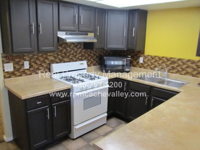 Building Photo - 21 Somerset Pl Unit 21 Somerset Place
