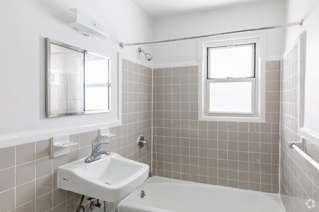 Photo - Crestwood Lake Apartments