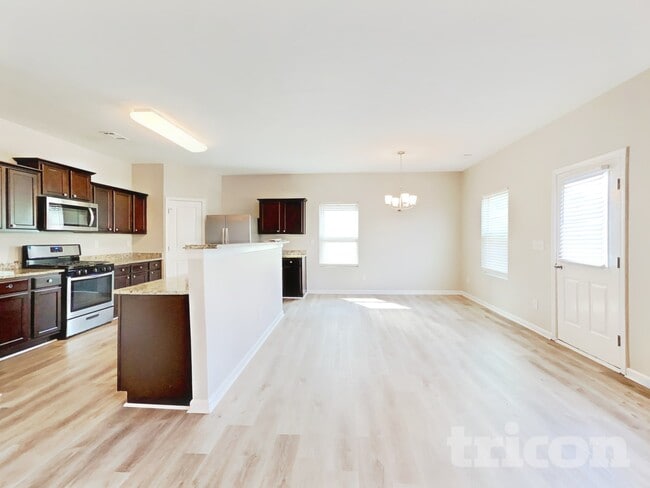 Photo - 324 Merigold Way