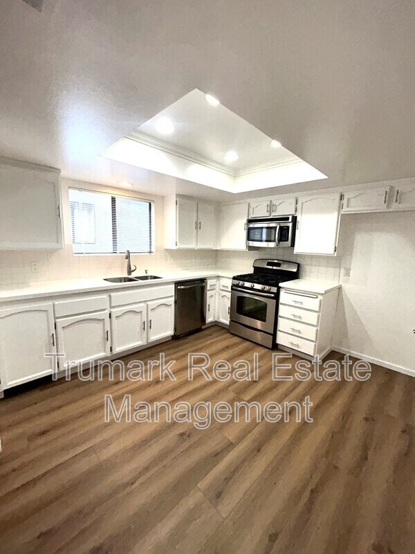 3831 La Crescenta Ave