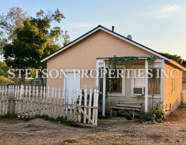 Building Photo - E. E Cleo Ave Unit 919 1/2