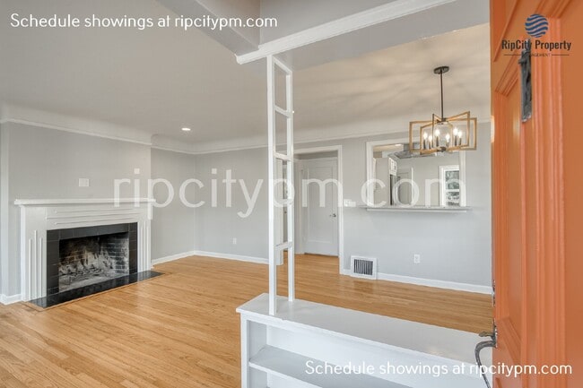 2521 SE 64th Ave