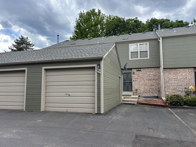 Building Photo - Large 2-story townhome with finished basement & 1-car garage!