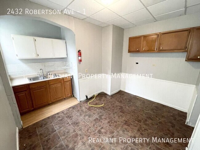 Photo - 2432 Robertson Ave Unit 1