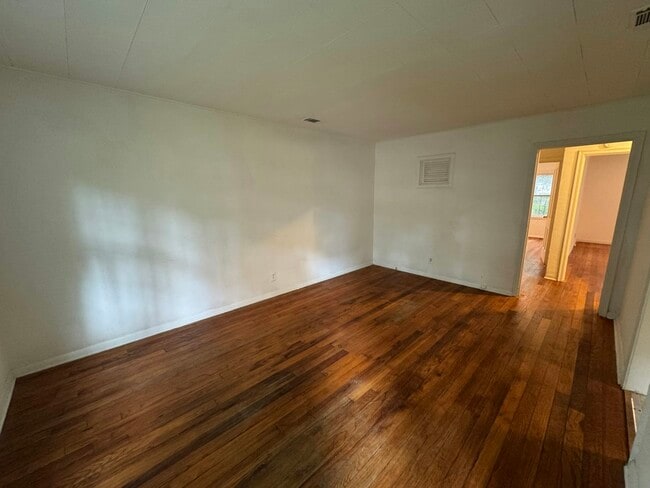 Photo - 1128 E 53rd St