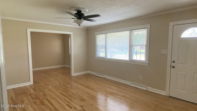 Photo - 461 Lora Ln