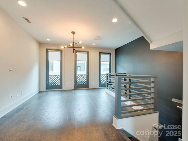 Photo - 225 Domain Way