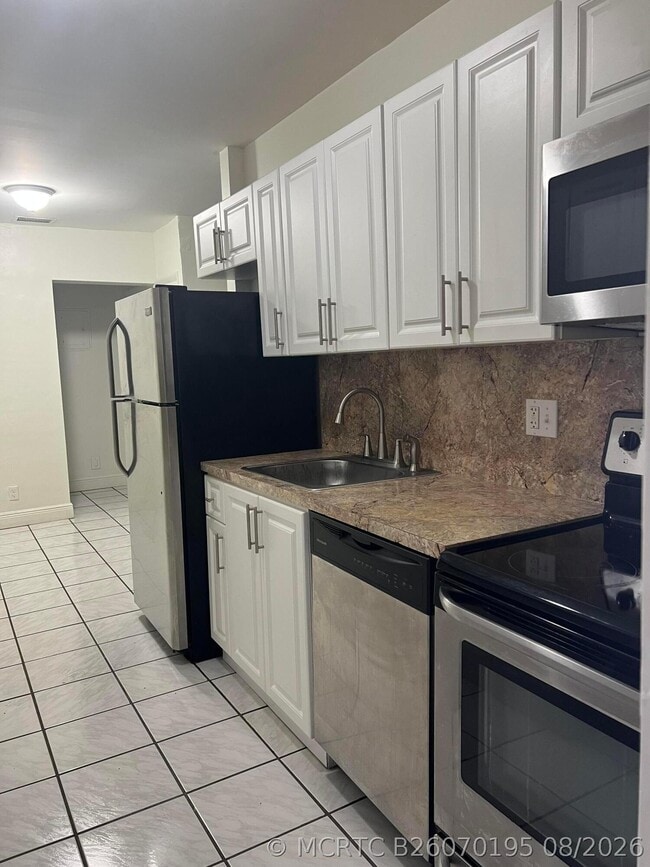 Building Photo - 2600 S Ocean Dr Unit S303
