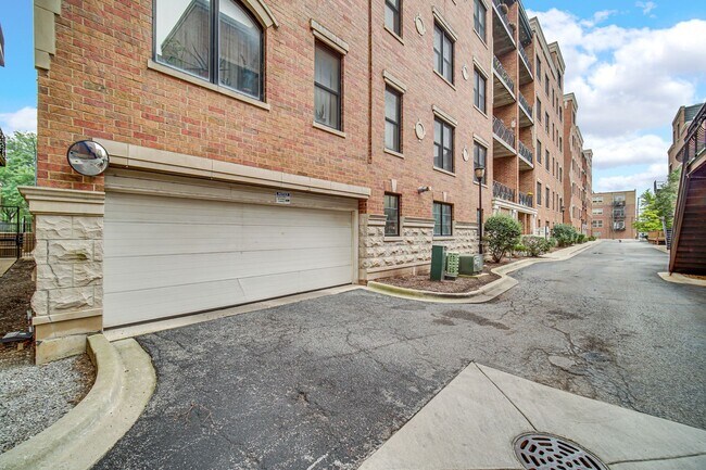 Photo - 2811 N Bell Ave Unit 404
