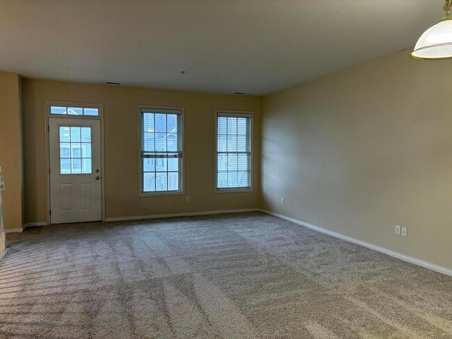 Photo - 534 Constitution St