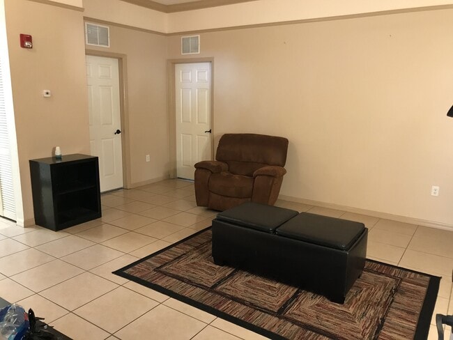 Photo - Saint Charles - Luxury 2 Bedroom, 2 Bathroom Condo