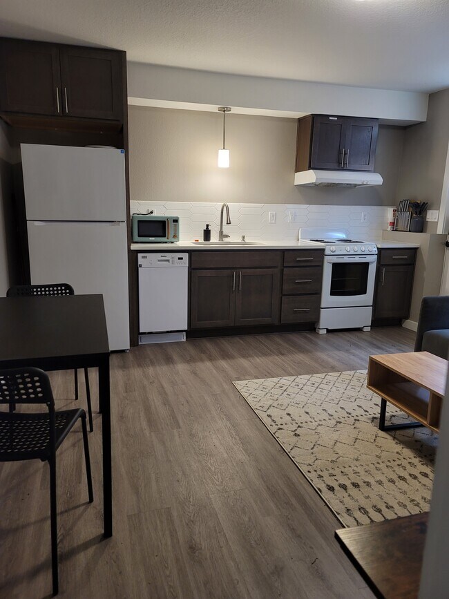 Photo - 6640 N Amherst St Unidad B