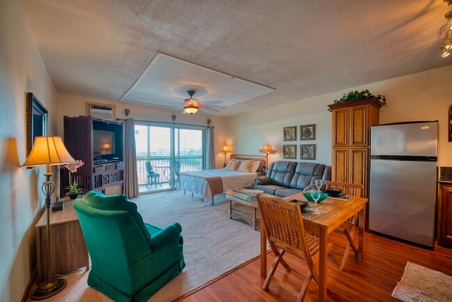 Building Photo - 355 Kalanianaole St Unit 304