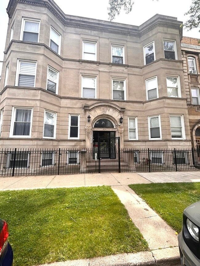 Photo - 5837 S Calumet Ave House