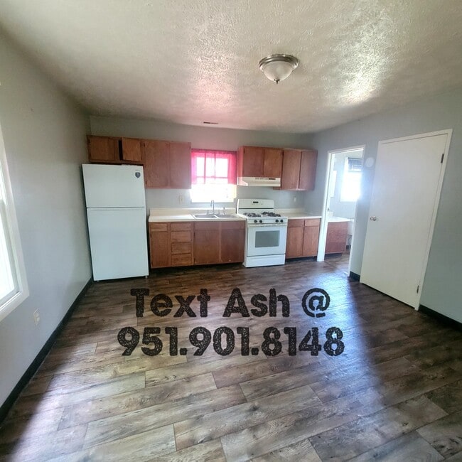 Building Photo - 1226 W 13th St Rental