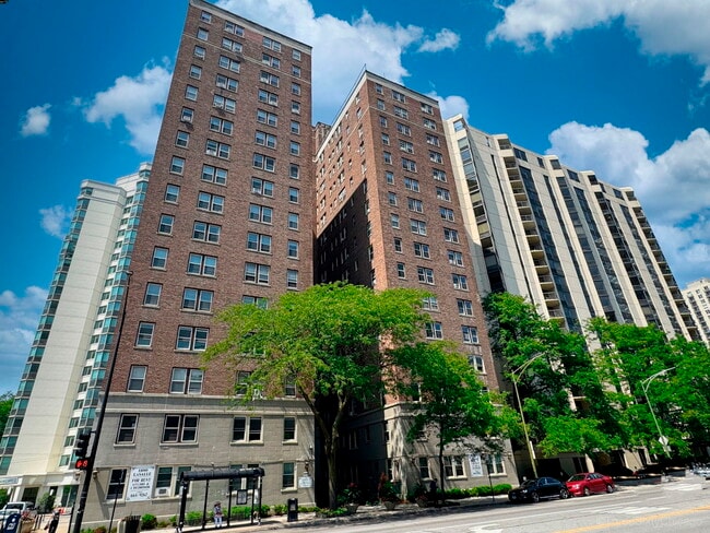 Building Photo - 1100 N La Salle Dr Unit 1620 Rental