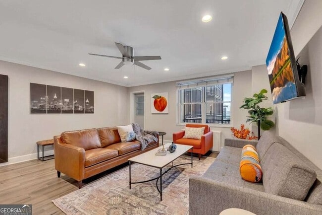 Building Photo - 300 Peachtree St NE Unit 6H Rental