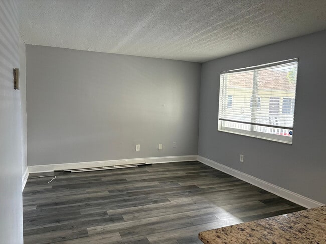 Building Photo - 1700 NW 58th Terrace Unit 2W