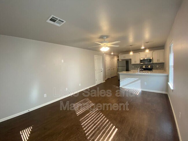 Photo - 11418 N Lincoln Blvd