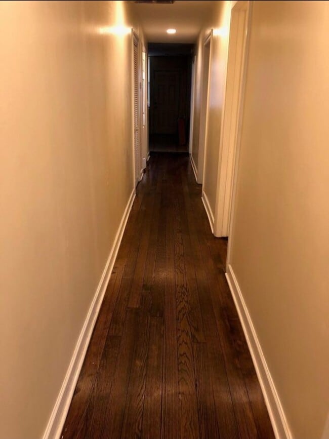 Photo - 704 E 50th Pl Unit 202
