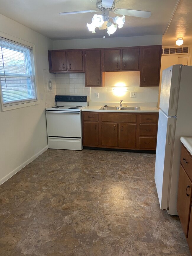 Photo - Ivy Manor Apartments LLC