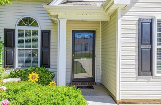 Photo - 100 Glenlea Ln