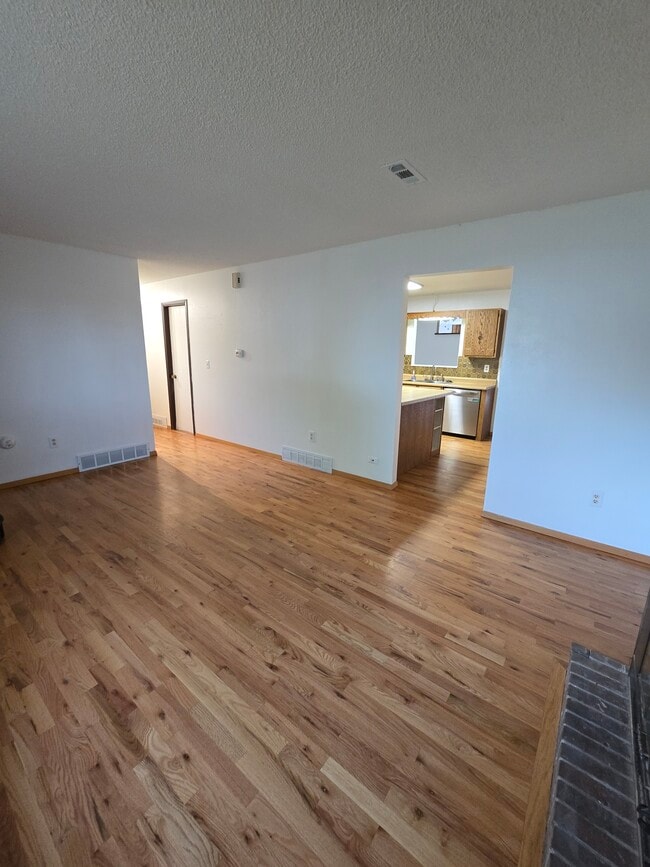 Photo - 403 Greenway Dr