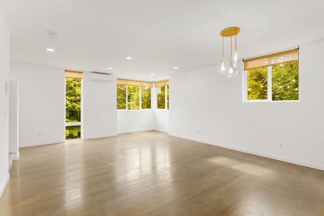 2301 23rd Ave W