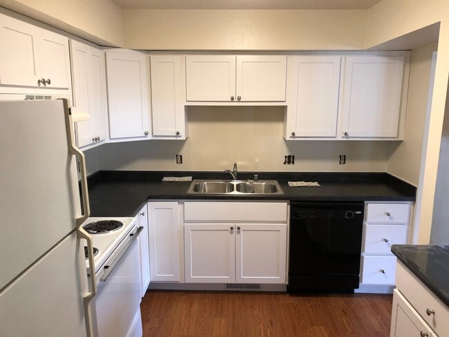 Photo - 19 Firestone Ct