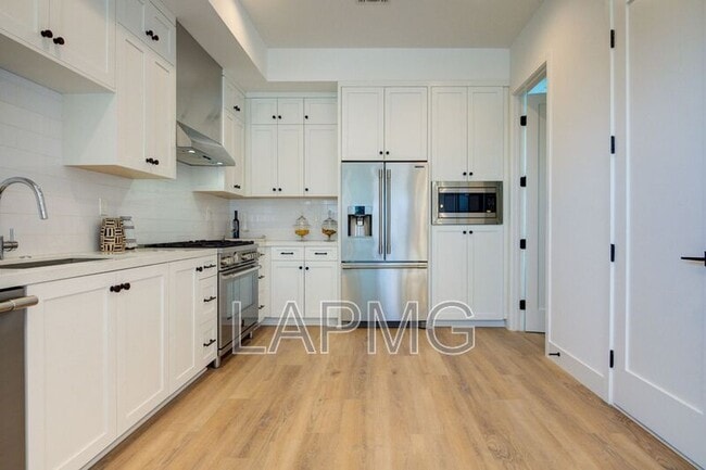 Photo - 6018 Comey Ave
