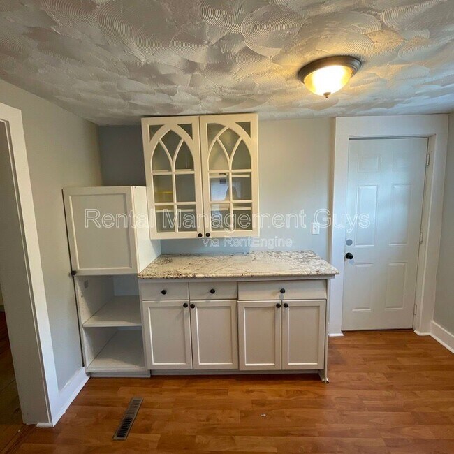 Photo - 2527 Washington St NE