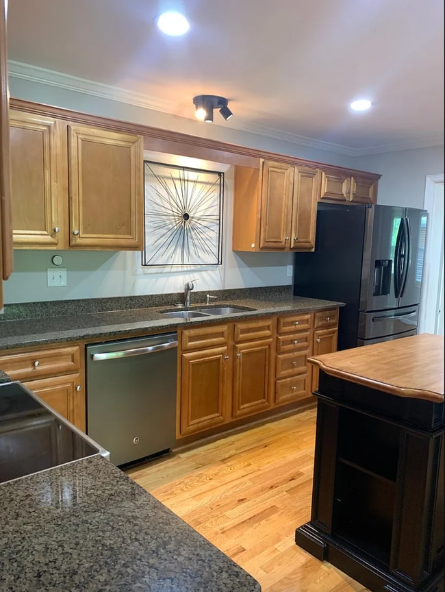 Photo - 864 Shadowridge Dr SE