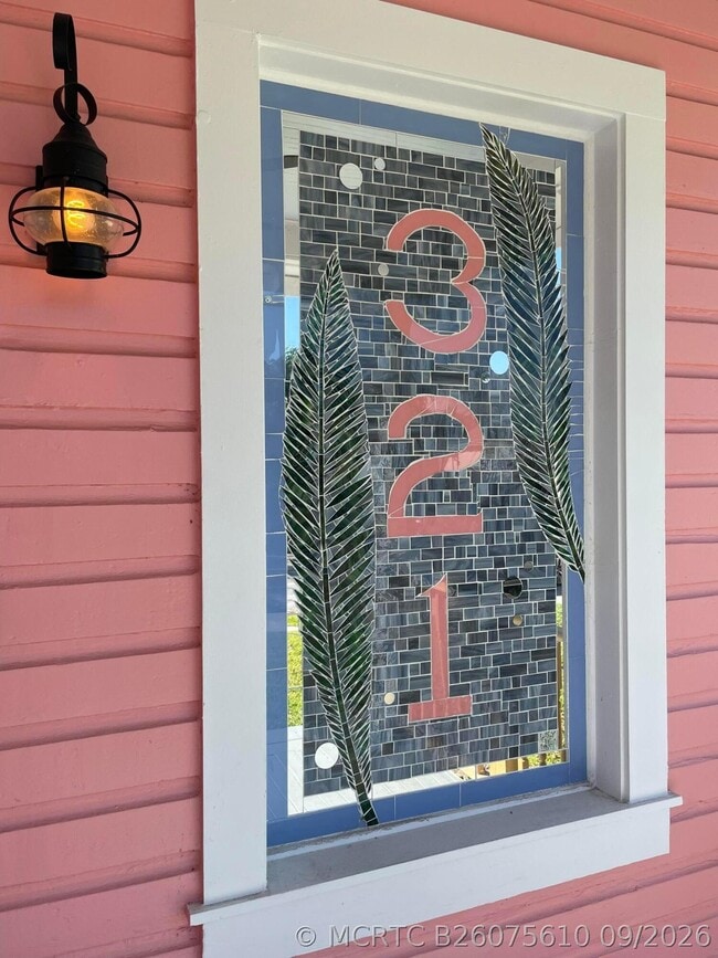 Photo - 321 N L St