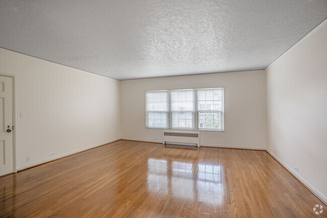 2BR, 1BA, - 790SF - Living Room
