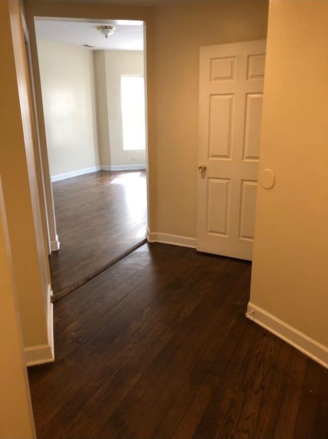 Photo - 704 E 50th Pl Unit 202
