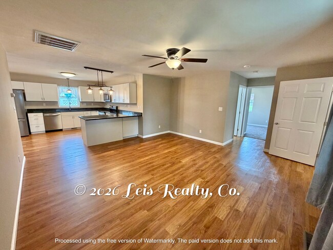 Photo - 307 W Washington St