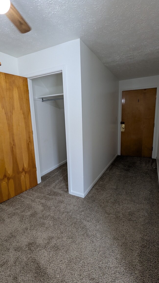 302 Crescent Ct Unit 2