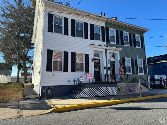 Building Photo - 429 Reynolds St Rental