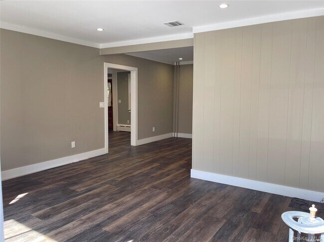 Photo - 77 Boulevard Ave