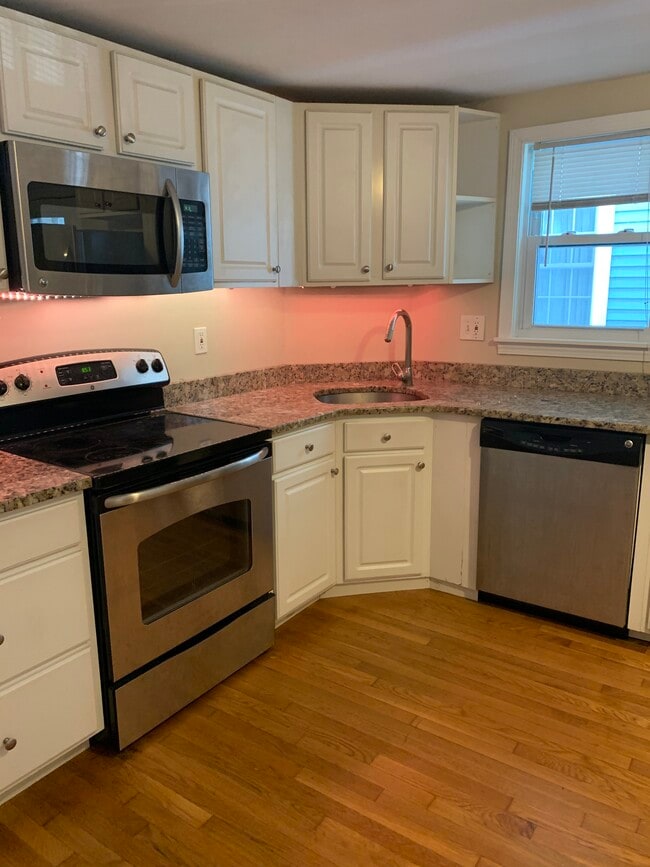 Building Photo - 9 Andrew St Unit 16 Rental
