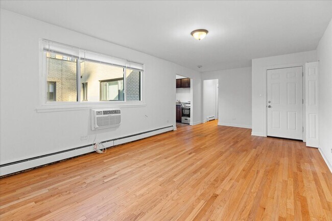 Photo - 6211 N Kenmore Ave