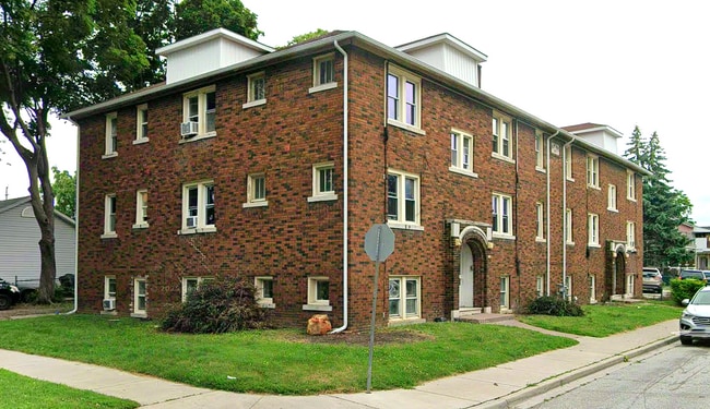 Building Photo - 714 Elliott St E