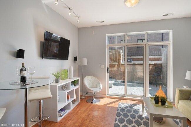 Photo - 1162 W Hubbard St Unidad 104