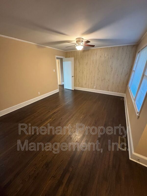 1042 Westover Cir