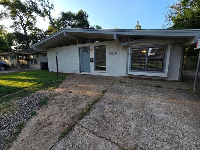 Building Photo - 3 bedroom 1.5 bathroom--Shady Grove Neighb... Rental