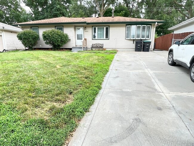 Photo - Move-in special offer!!! Huge house - over 2,200 sqft convenient location and private backyard $...